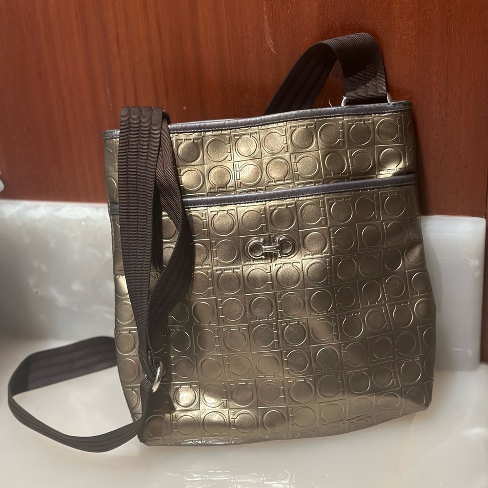 Feragamo bag best quality light weight crossbody bag